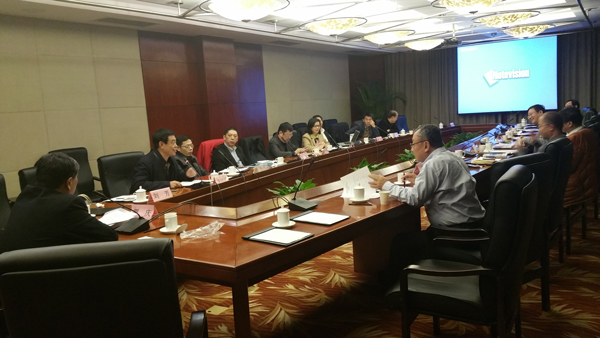 河北華能中天集團(tuán)董事長(zhǎng)李潤(rùn)年發(fā)表演講